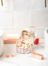 All The Ways To Say Juwelen Reisetui, Pink Stripes