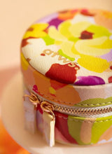 All The Ways To Say Juwelen Reisetui, Spring sweets