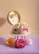 All The Ways To Say Juwelen Reisetui, Spring sweets