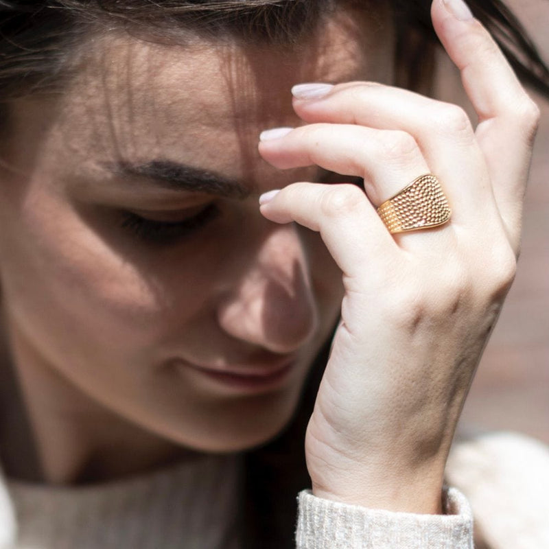 Ellen Beekmans Brede Gouden "Dots" Ring