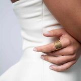 Ellen Beekmans Brede ring met patroon
