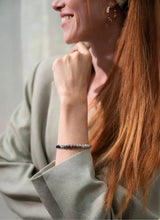 Ellen Beekmans Gemstone armbandje / blauw-zwart mêlée