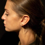 Ellen Beekmans Oorstekers met Bloemetje en Ketting (behind the ear)
