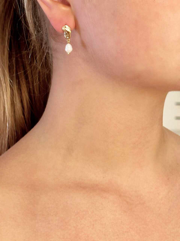Ellen Beekmans Organische oorsteker met parel