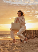 Handed By GRACE Schoudertas, Pale Grey
