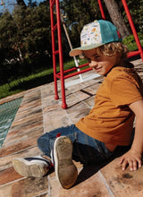 Hello Hossy PRINTED TRUCKER Pet met gebogen klep, Miami Beach