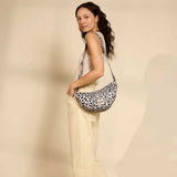 Hindbag ANDREA Katoenen half moon Crossbodytas, Luipaard Ecru