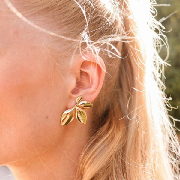 Label Kiki Oorring goud, Half Flower - Per stuk