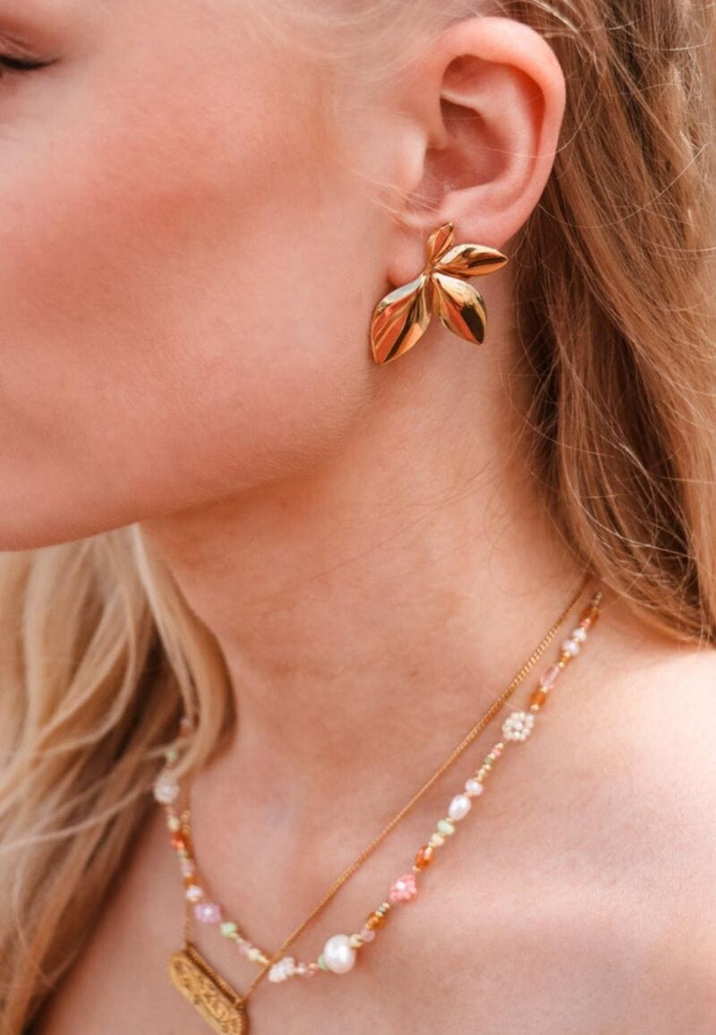Label Kiki Oorring goud, Half Flower - Per stuk