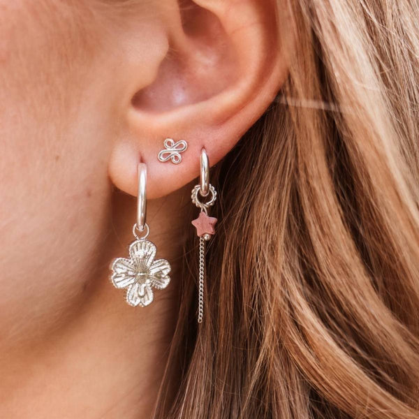 Label Kiki Zilveren Oorring met ketting en oudroze sterretje, Chain Pink Star - Per stuk