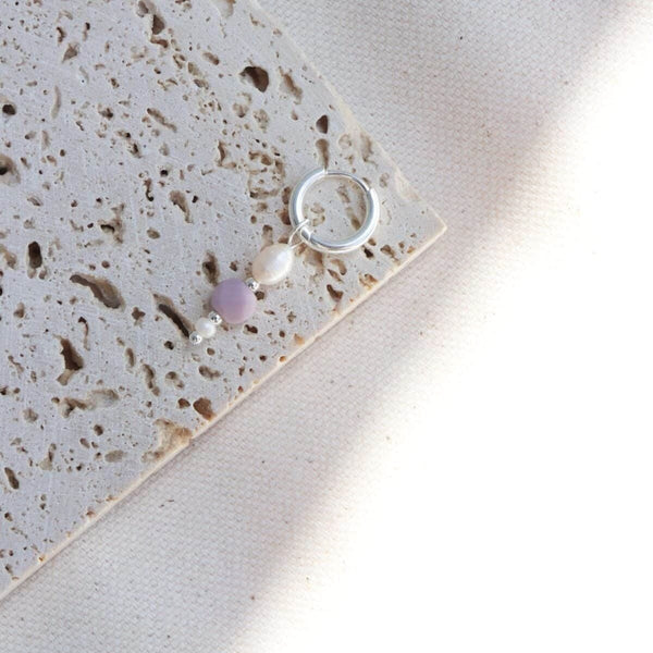 Label Kiki Zilveren Oorring met Parel, Misty Lilac - Per stuk