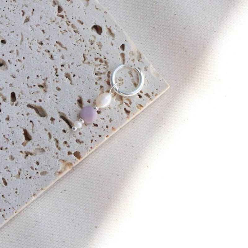 Label Kiki Zilveren Oorring met Parel, Misty Lilac - Per stuk