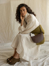 Monk and Anna FAROU half moon Vegan lederen Schoudertas, Dark Wood