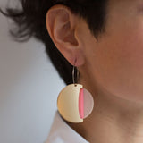 Pamela Coromoto DEXEL Moderne Statement Oorbellen met hanger, Gold Mirror & Candy