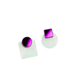 Pamela Coromoto GLARE MINI Moderne asymmetrische Oorbellen, Jade & Purple Mirror