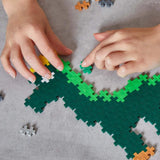 Plus-Plus LEARN TO BUILD Bouwset van 600 stuks met 2 bouwplaten, Dino's