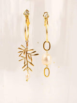 Stay Gold Asymmetrische gouden Oorbellen, Pearl & Leaf