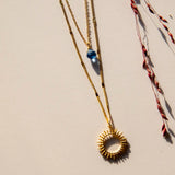 Vinoos COLOURS OF WINE Dubbele ketting met zon en blauwe glaskraal, Your moment
