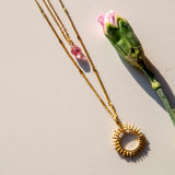 Vinoos COLOURS OF WINE Dubbele ketting met zon en fuchsia glaskraal, Keep blooming