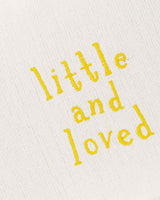Zusss Kussen met tekst 'little and loved', 35x25cm