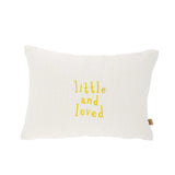 Zusss Kussen met tekst 'little and loved', 35x25cm