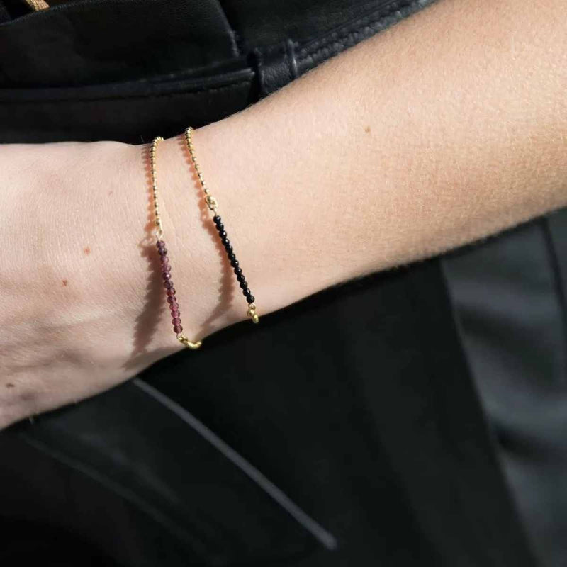 Ellen Beekmans Armbandje met 12 fijne gemstones, Zwart