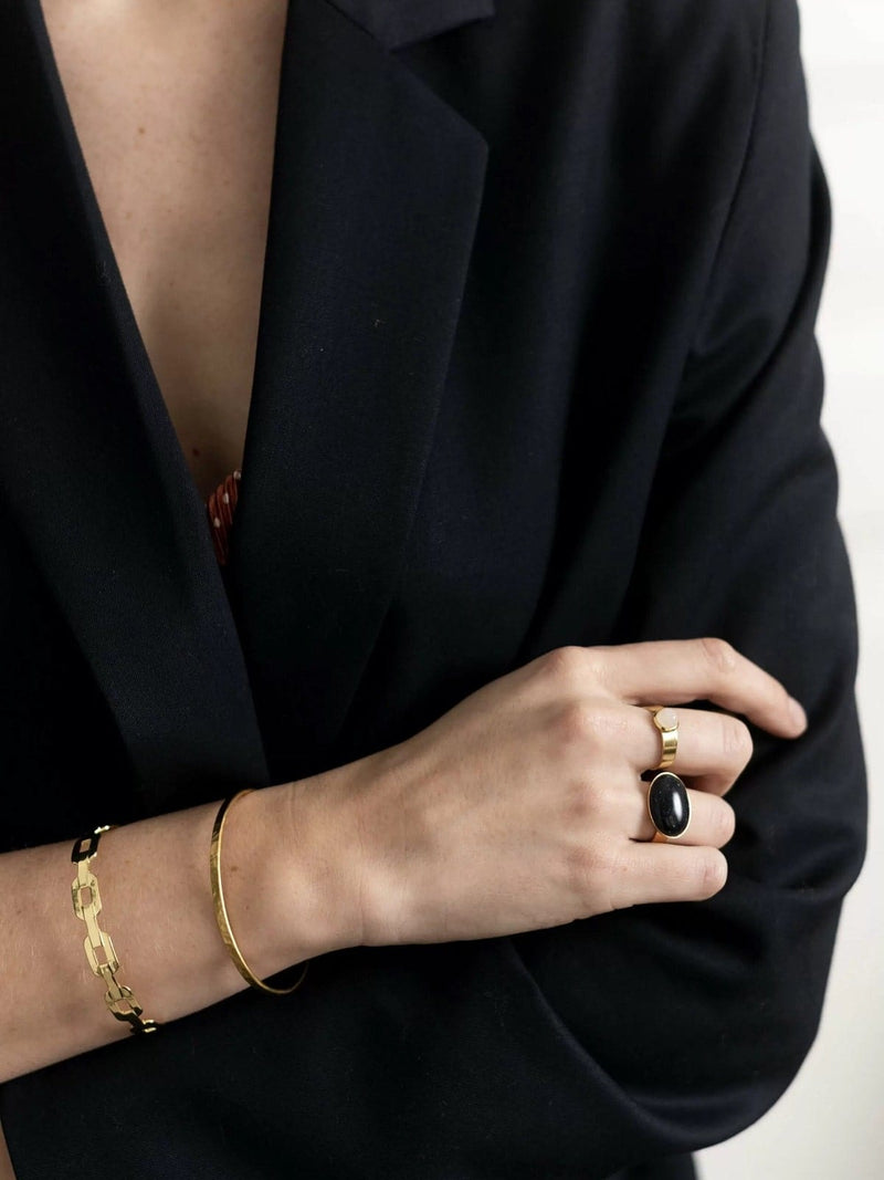 Ellen Beekmans Ring met ovale gemstone, Zwart