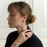 Ellen Beekmans Ring met ovale gemstone, Zwart