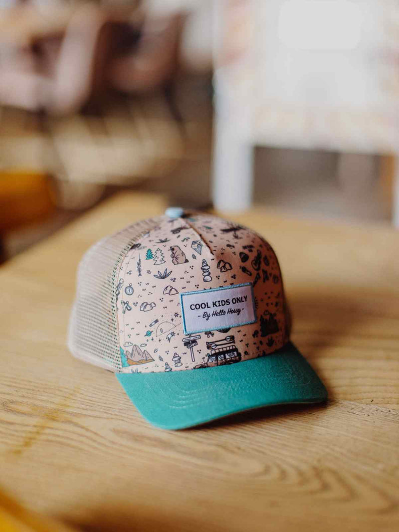 Hello Hossy PRINTED TRUCKER Pet met gebogen klep, Road Trip